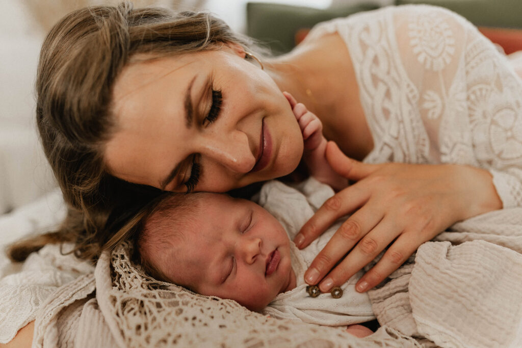 Newbornshooting - Newborn Homestory und Newborn Naturshooting im Raum Rüthen und Umgebung