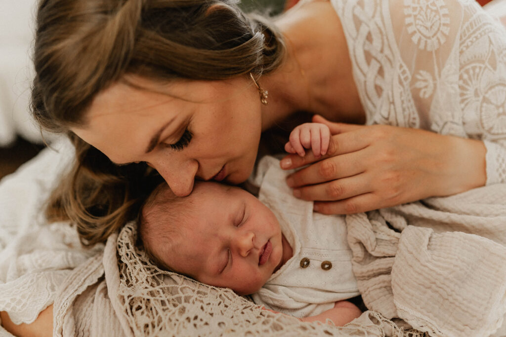 Newbornshooting - Newborn Homestory und Newborn Naturshooting im Raum Rüthen und Umgebung