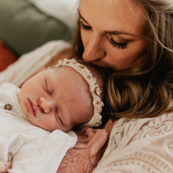 Newbornshooting - Newborn Homestory und Newborn Naturshooting im Raum Rüthen und Umgebung